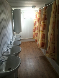Дачный домик с туалетом для строителей